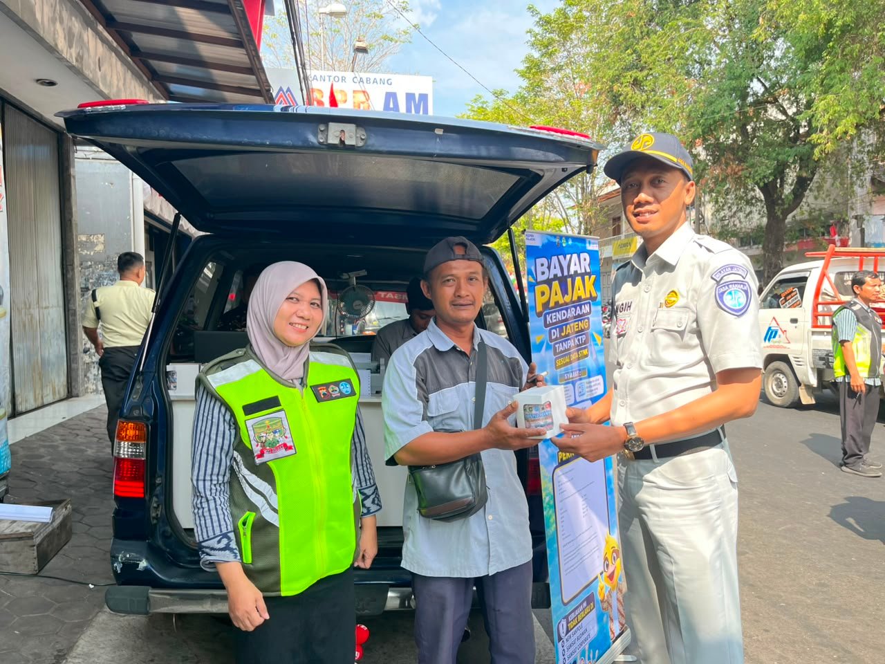 Tingkatkan Kepatuhan Pajak dan Keselamatan Berlalu Lintas, Tim Pembina Samsat Purworejo Gelar Operasi Gabungan