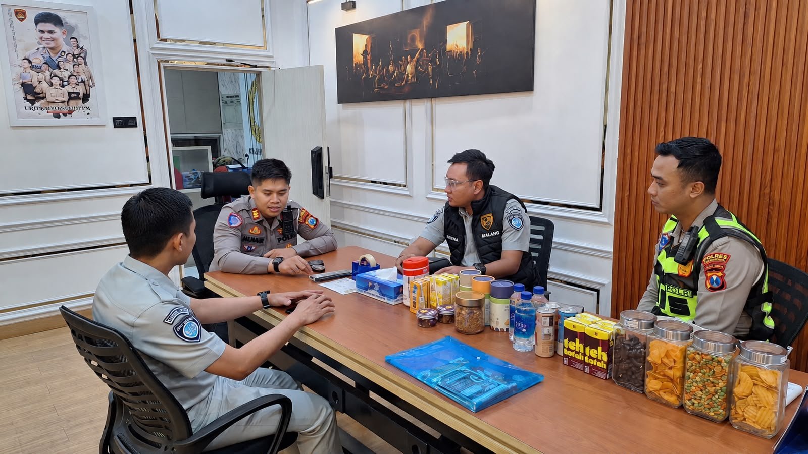 Tingkatkan Keselamatan Lalu Lintas, Kepala Jasa Raharja Cabang Malang dan Kasatlantas Polres Pasuruan Bahas Strategi Penurunan Angka Kecelakaan di Kab. Pasuruan Tingkatkan Keselamatan Lalu Lintas, Kepala Jasa Raharja Cabang Malang dan Kasatlantas Polres Pasuruan Bahas Strategi Penurunan Angka Kecelakaan di Kab. Pasuruan