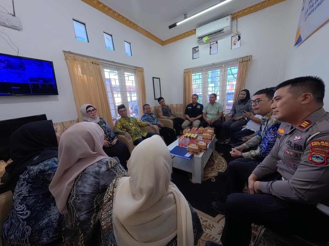 Tim Pembina Samsat Marabahan Sambut Kunjungan Komisi II DPRD Kalsel di Samsat Pembantu Handil Bakti