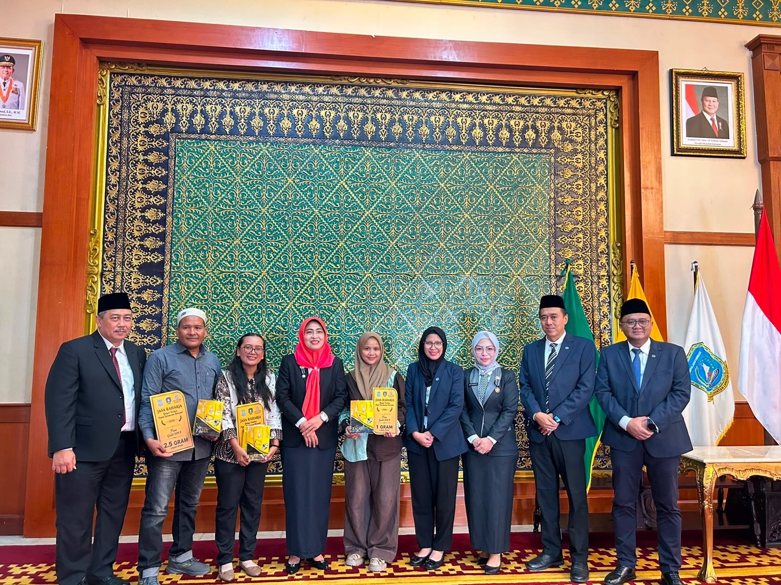 Taat Pajak Berbuah Emas, Jasa Raharja Kepri dan Wakil Gubernur Kepri Serahkan Hadiah Gebyar Pajak Kendaraan di Momentum HUT ke-81 RI Taat Pajak Berbuah Emas, Jasa Raharja Kepri dan Wakil Gubernur Kepri Serahkan Hadiah Gebyar Pajak Kendaraan di Momentum HUT ke-81 RI