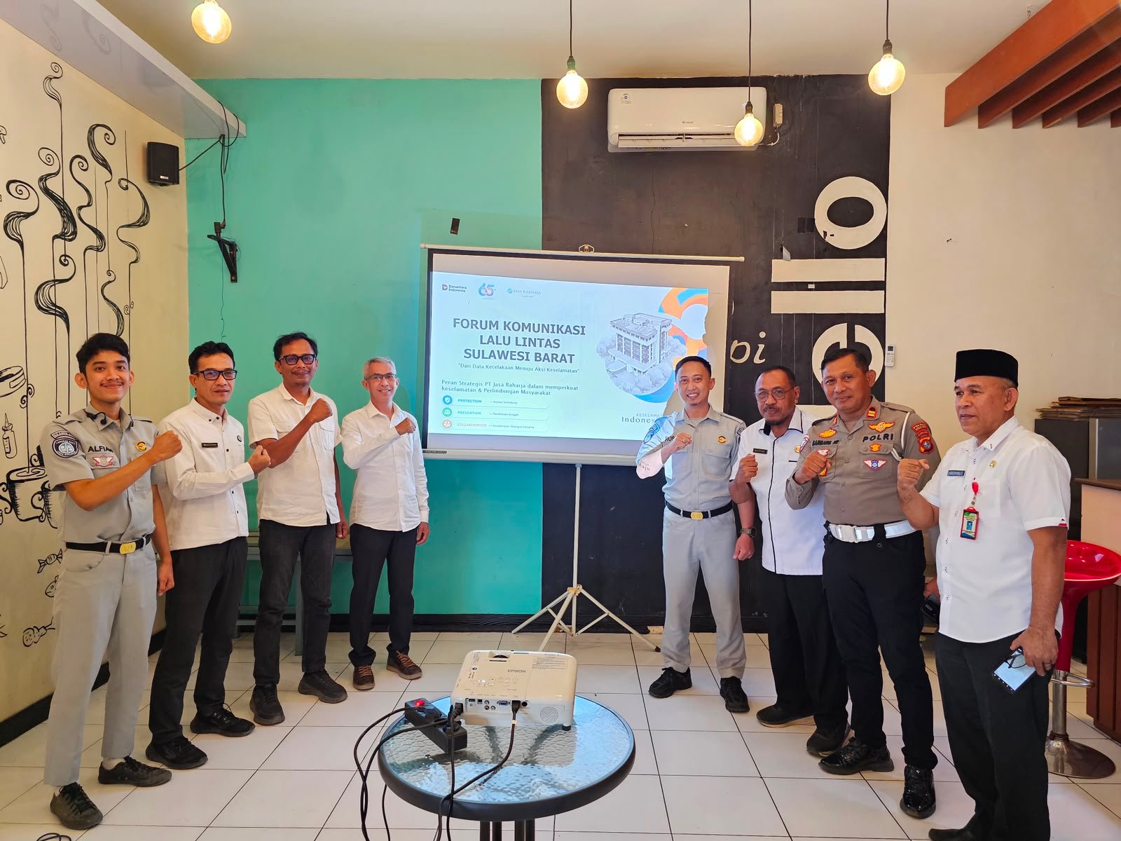Jasa Raharja Cabang Mamuju Gelar Forum Komunikasi Lalu Lintas (FKLL) di Mamuju Tengah, Perkuat Sinergi Lima Pilar Keselamatan Lalu Lintas Jasa Raharja Cabang Mamuju Gelar Forum Komunikasi Lalu Lintas (FKLL) di Mamuju Tengah, Perkuat Sinergi Lima Pilar Keselamatan Lalu Lintas
