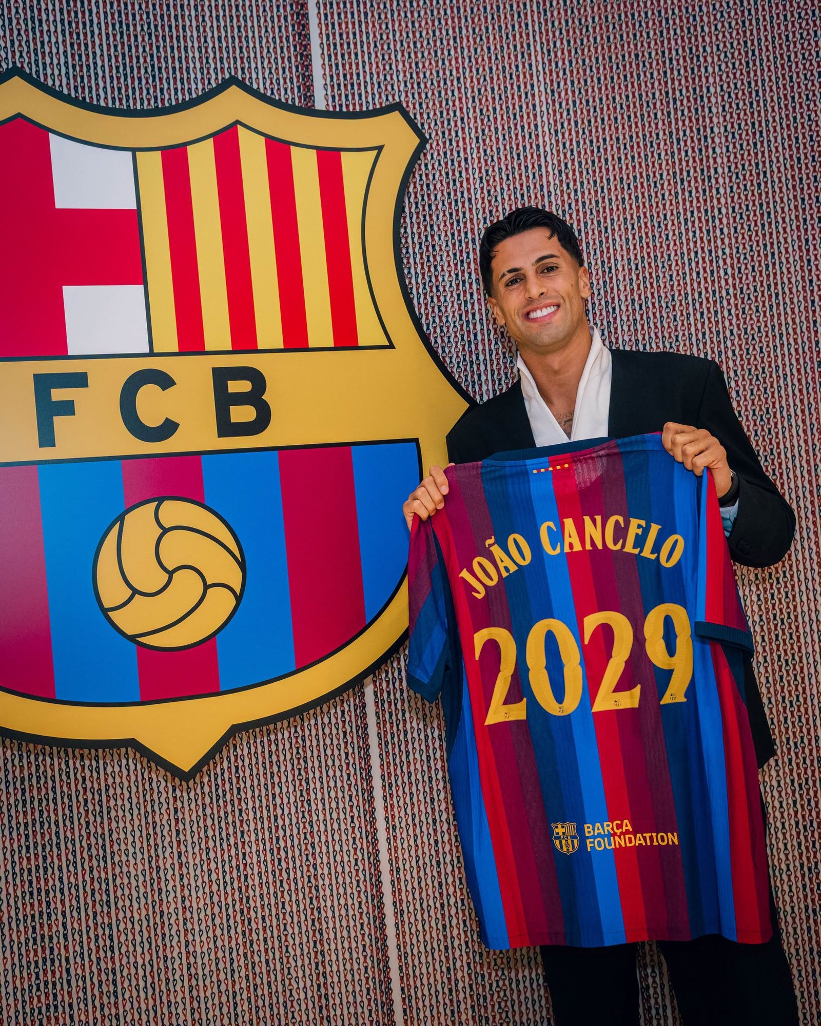 Joao Cancelo Kembali ke Barcelona, Kini Berstatus Pemain Permanen