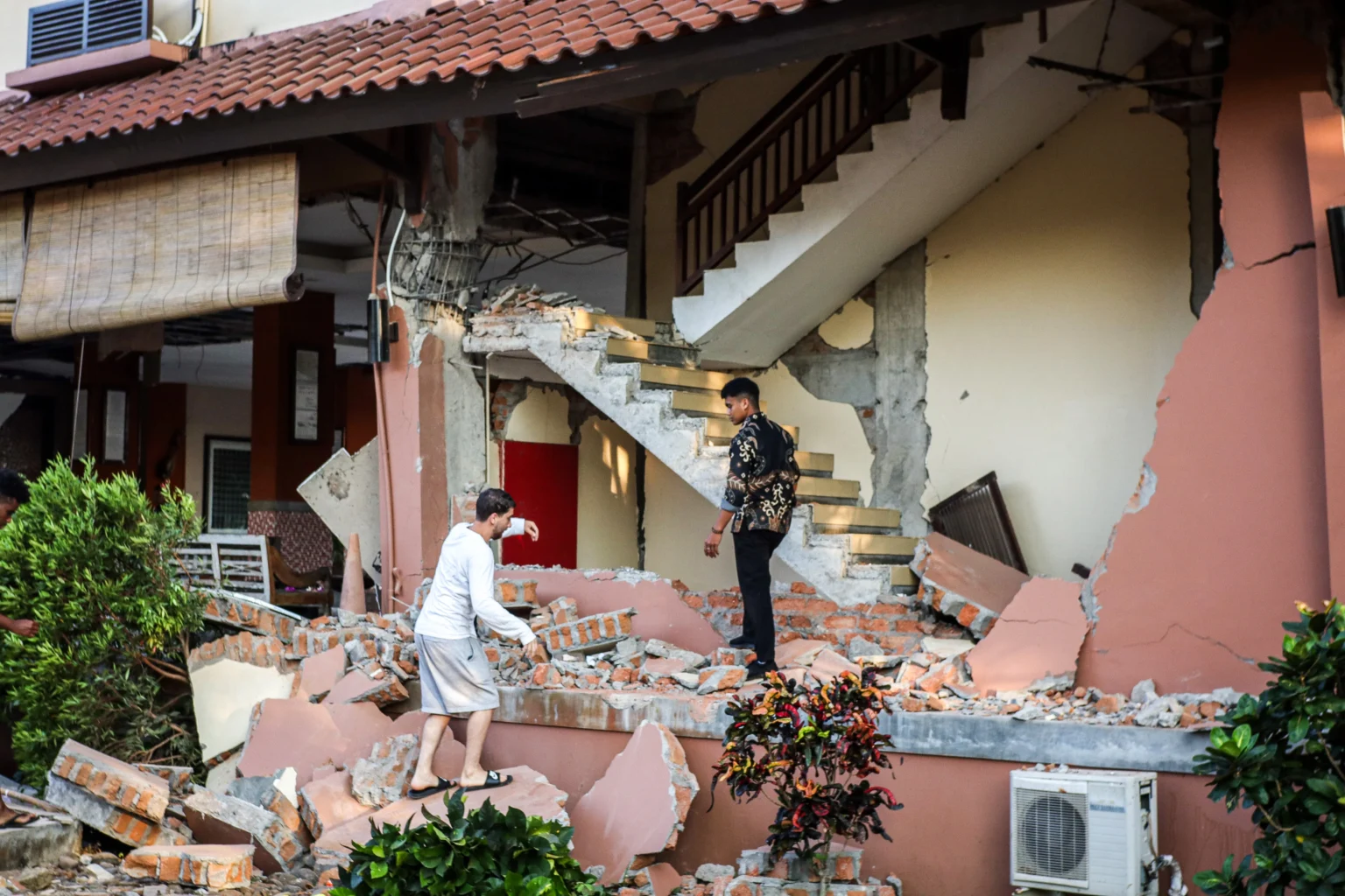 BMKG Catat 2.768 Gempa Susulan Usai Gempa M7,7 Guncang Flores