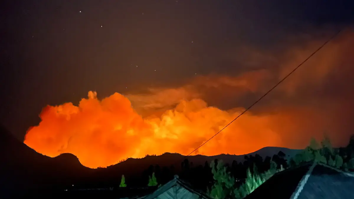 Kebakaran Meluas, Wisata Gunung Bromo Ditutup Total dari Empat Pintu Masuk