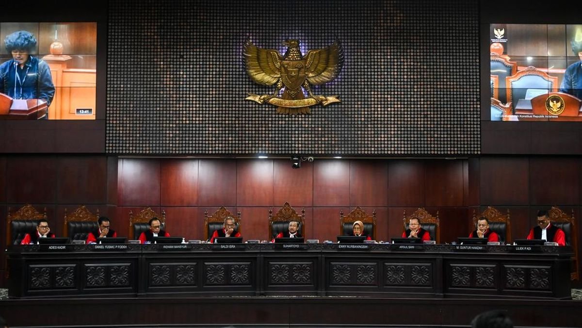 Tiga WNI Uji Kewenangan Kementerian HAM dan Komnas HAM ke MK Tiga WNI Uji Kewenangan Kementerian HAM dan Komnas HAM ke MK