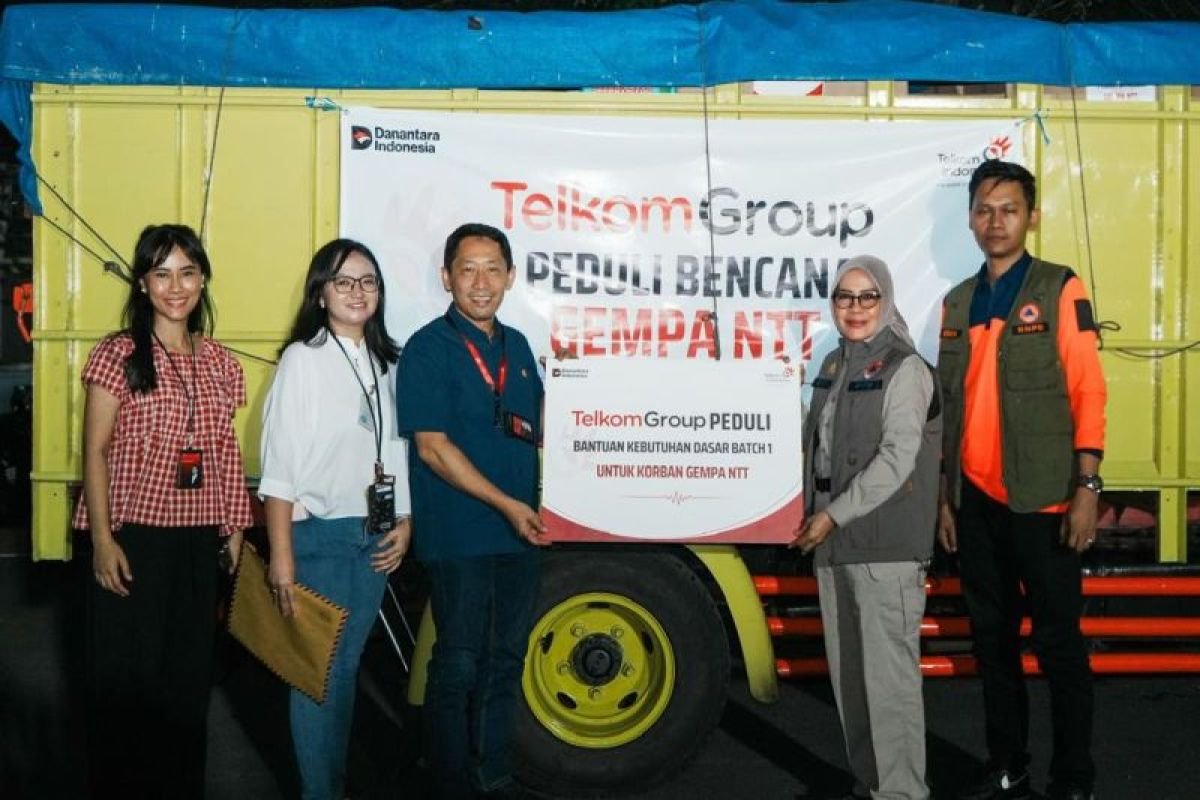 TelkomGroup Distribusikan 3,65 Ton Logistik bagi Korban Gempa di NTT TelkomGroup Distribusikan 3,65 Ton Logistik bagi Korban Gempa di NTT