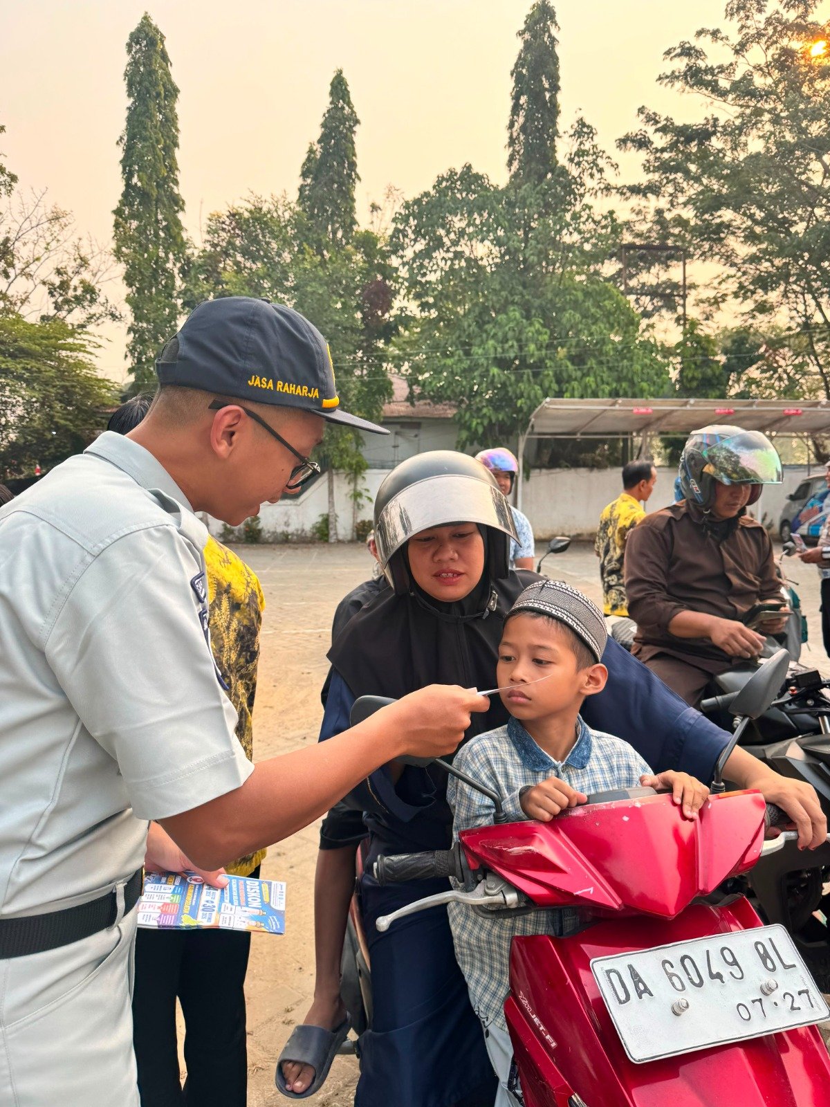 Perkuat Upaya Pencegahan Kecelakaan, FLLAJ HST Bersama Jasa Raharja Gelar Sosialisasi Keselamatan kepada Pengguna Jalan