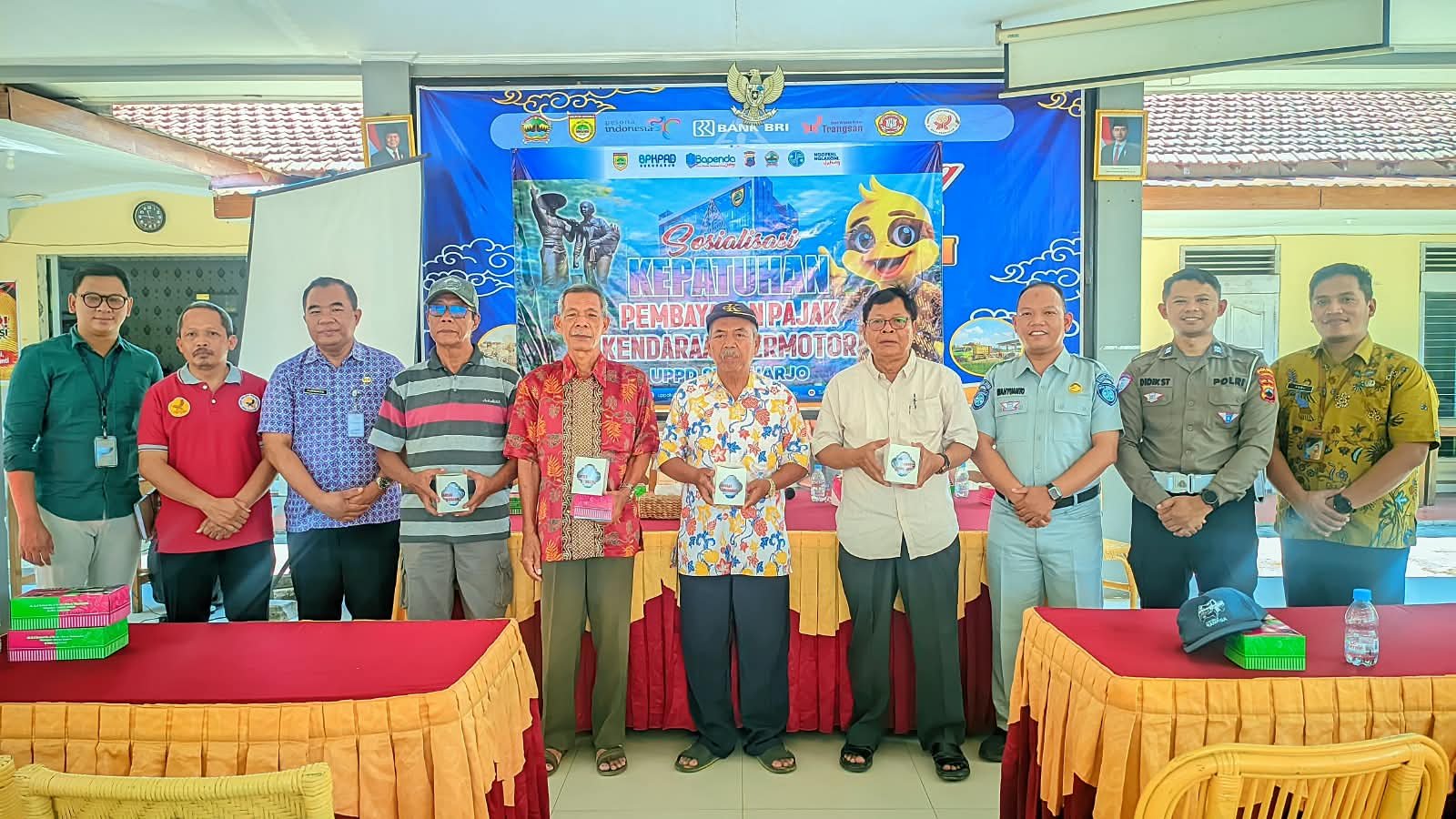 Tim Pembina Samsat Sukoharjo Perkuat Kepatuhan PKB dan SWDKLLJ melalui Sosialisasi di Desa Trangsan Tim Pembina Samsat Sukoharjo Perkuat Kepatuhan PKB dan SWDKLLJ melalui Sosialisasi di Desa Trangsan