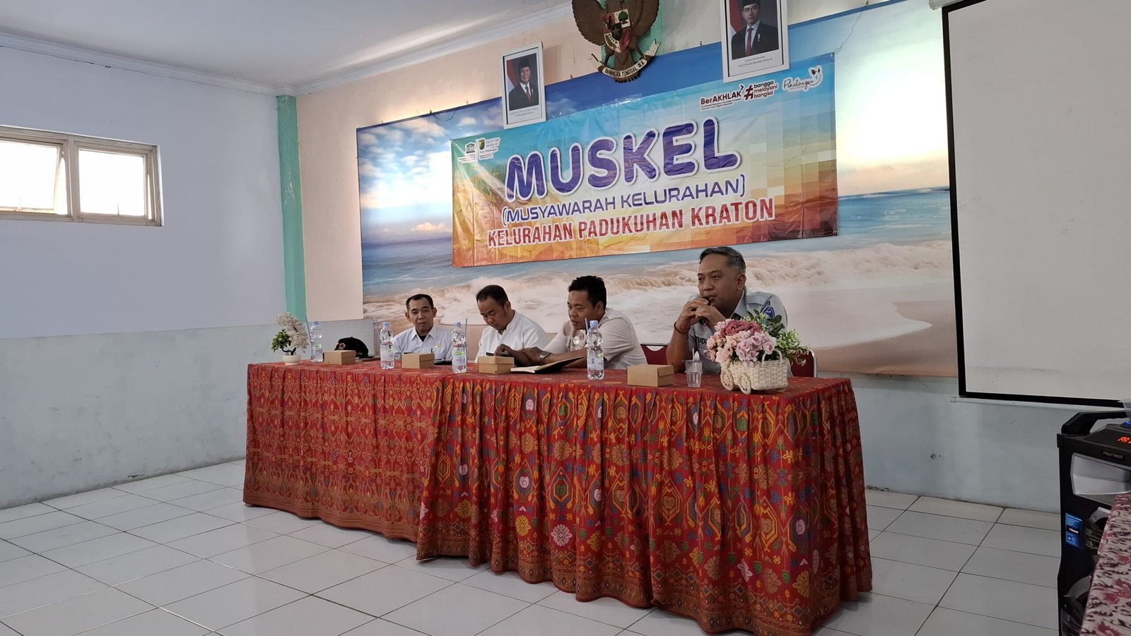 Tim Pembina Samsat Kota Pekalongan Sosialisasikan Kepatuhan Pembayaran PKB dan SWDKLLJ di Muskel Padukuhan Kraton