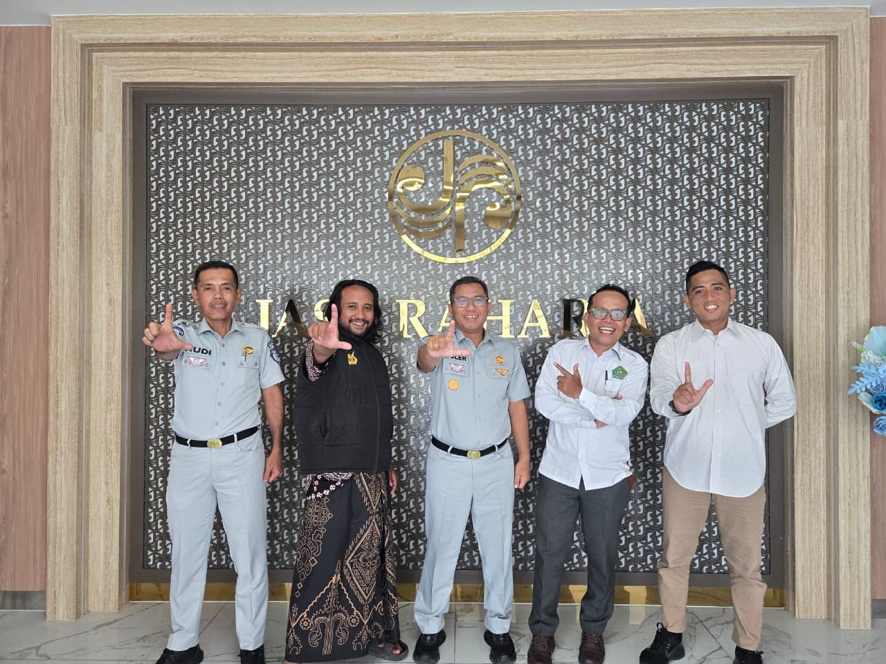 Jasa Raharja NTB Dorong Sinergi Keselamatan Bersama Komunitas Adat Sasak Jasa Raharja NTB Dorong Sinergi Keselamatan Bersama Komunitas Adat Sasak