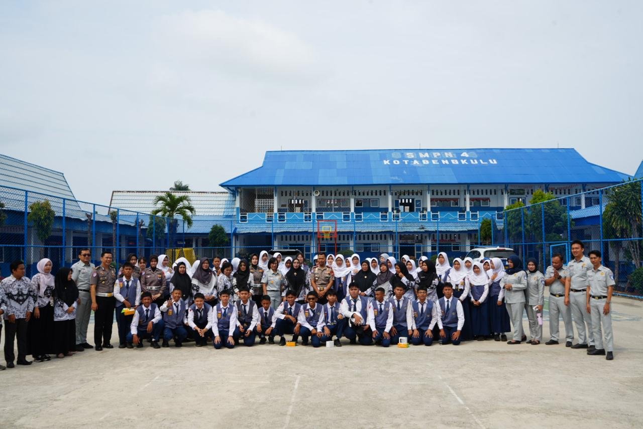 PT Jasa Raharja (Persero) Kanwil Bengkulu Ikuti Sosialisasi Aturan dan Budaya Tertib Berlalu Lintas di SMPN 4 Kota Bengkulu PT Jasa Raharja (Persero) Kanwil Bengkulu Ikuti Sosialisasi Aturan dan Budaya Tertib Berlalu Lintas di SMPN 4 Kota Bengkulu