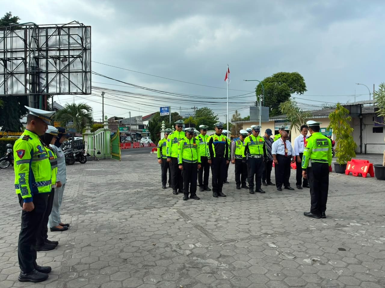Tim Pembina Samsat Yogyakarta Dorong Kepatuhan PKB dan SWDKLLJ melalui Operasi Gabungan