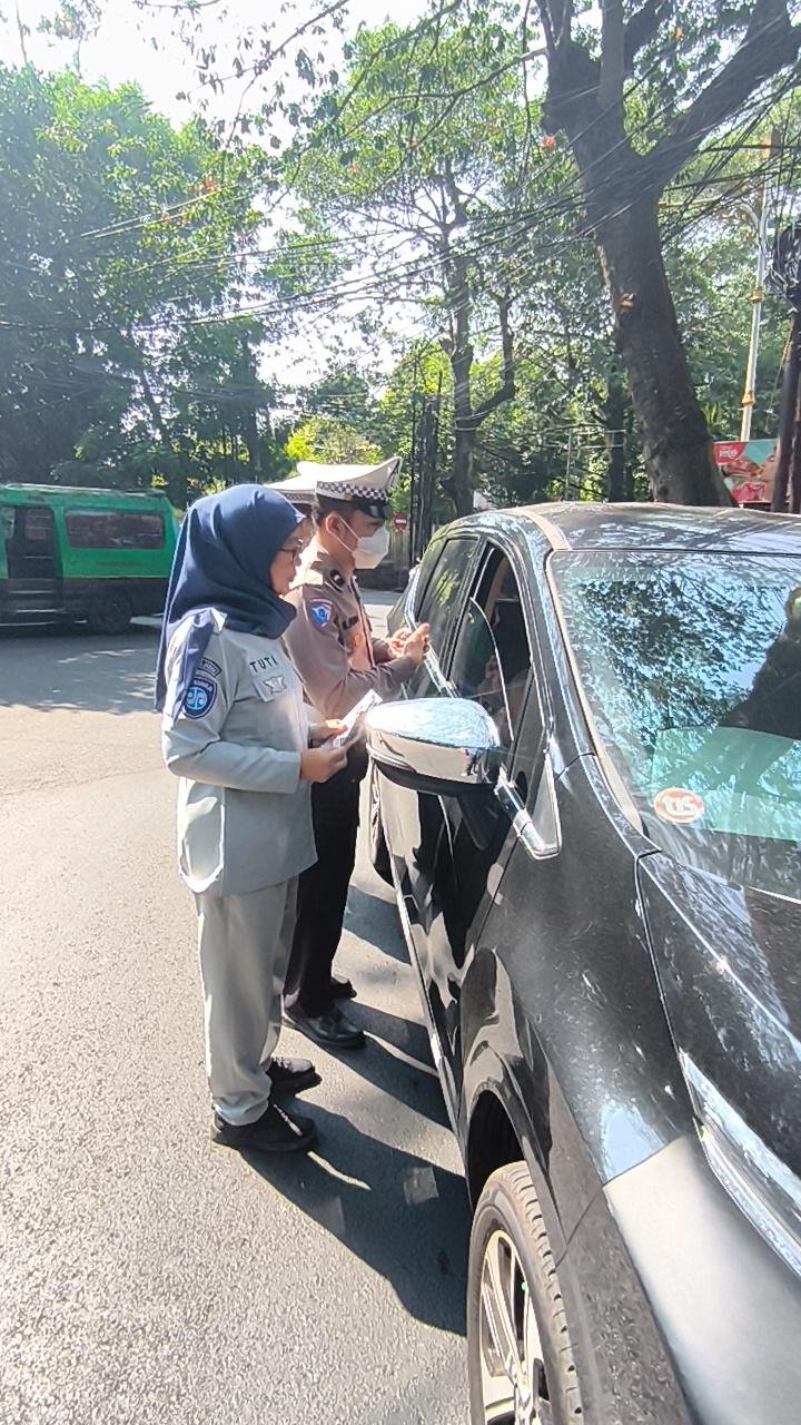 Berikan Kemudahan dan Keuntungan Bagi Wajib Pajak, Kolaborasi Jasa Raharja Bandung Bersama Tim Pembina Samsat Padjajaran Gelar Pemeriksaan PKB dan SWDKLLJ Berikan Kemudahan dan Keuntungan Bagi Wajib Pajak, Kolaborasi Jasa Raharja Bandung Bersama Tim Pembina Samsat Padjajaran Gelar Pemeriksaan PKB dan SWDKLLJ