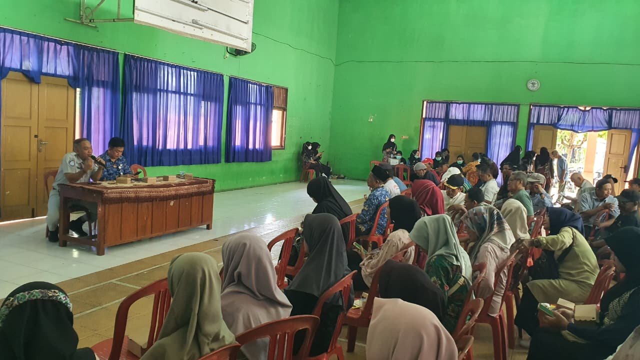 Tim Pembina Samsat Kota Pekalongan Sosialisasikan Kepatuhan PKB dan SWDKLLJ di Kelurahan Pringrejo Tim Pembina Samsat Kota Pekalongan Sosialisasikan Kepatuhan PKB dan SWDKLLJ di Kelurahan Pringrejo