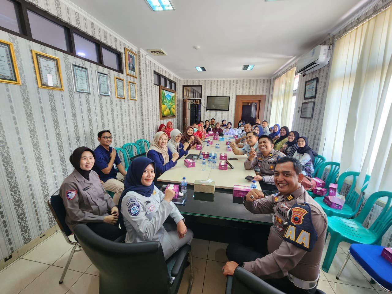 Jasa Raharja Cabang Semarang melaksanakan kegiatan Forum Komunikasi Lalu Lintas dan Angkutan Jalan (FKLLAJ) Guna Perkuat Sinergi Lintas Instansi dalam Penanganan Korban Kecelakaan Lalu Lintas Jasa Raharja Cabang Semarang melaksanakan kegiatan Forum Komunikasi Lalu Lintas dan Angkutan Jalan (FKLLAJ) Guna Perkuat Sinergi Lintas Instansi dalam Penanganan Korban Kecelakaan Lalu Lintas