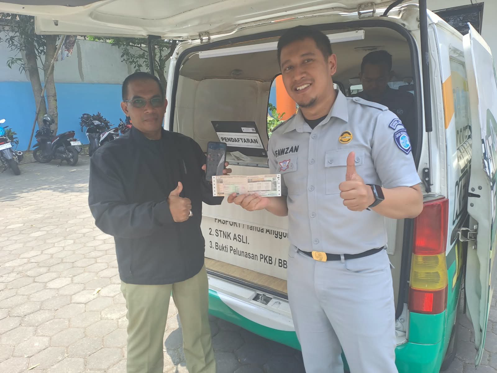 Pelayanan Samsat Keris dan Pengenalan Jasfren Hadir untuk Permudah Akses Layanan di Kecamatan Blimbing Pelayanan Samsat Keris dan Pengenalan Jasfren Hadir untuk Permudah Akses Layanan di Kecamatan Blimbing