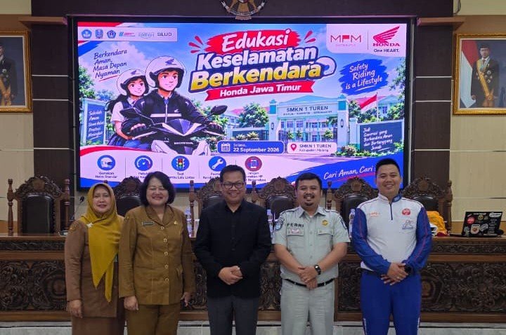 Jasa Raharja Bersama Honda Jawa Timur Gelar Edukasi Keselamatan Berkendara di SMKN 1 Turen
