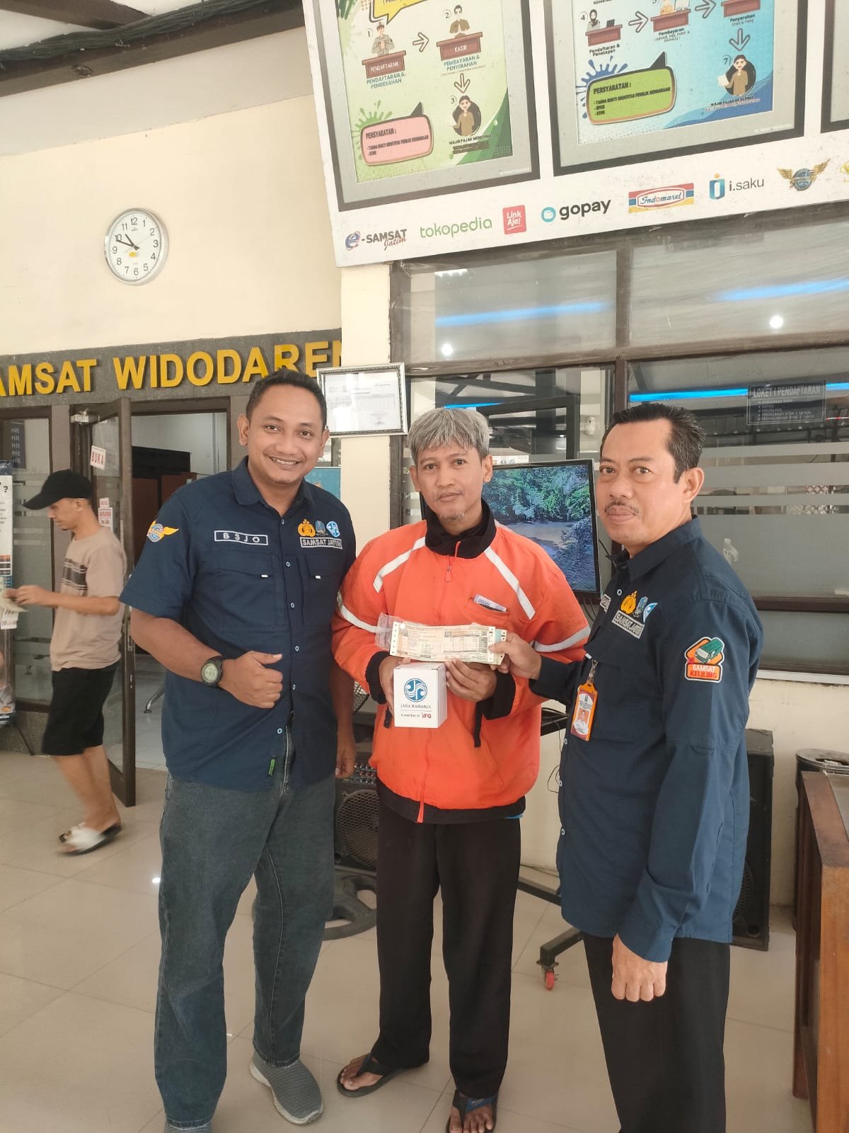 Hari Pelanggan Nasional, Jasa Raharja Samsat Widodaren Berikan Apresiasi kepada Wajib Pajak Patuh Hari Pelanggan Nasional, Jasa Raharja Samsat Widodaren Berikan Apresiasi kepada Wajib Pajak Patuh