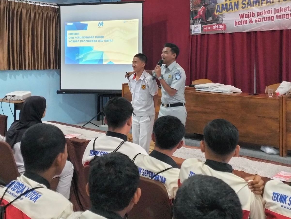 Jasa Raharja Malang Berikan Edukasi Keselamatan Berkendara dan Sosialisasi Pembebasan Denda Pajak di SMK Turen