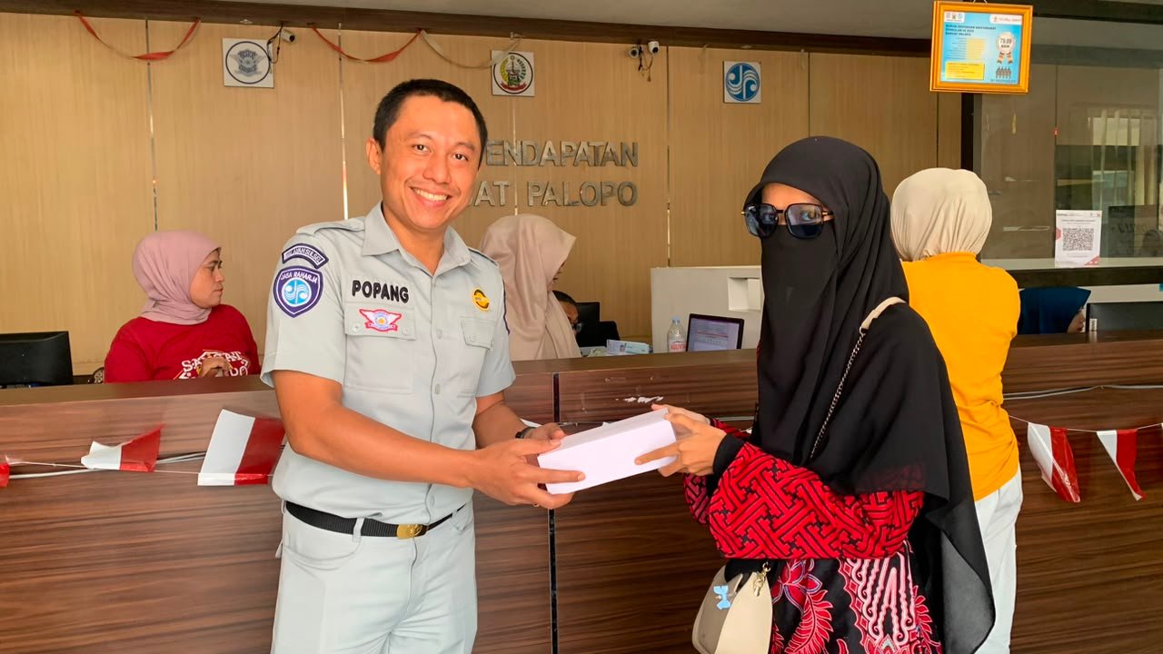 Tak Sekadar Memberikan Pelayanan, Jasa Raharja Palopo Hadirkan Apresiasi dan Kepedulian Bagi Wajib Pajak di Hari Pelanggan Nasional 2026 Tak Sekadar Memberikan Pelayanan, Jasa Raharja Palopo Hadirkan Apresiasi dan Kepedulian Bagi Wajib Pajak di Hari Pelanggan Nasional 2026