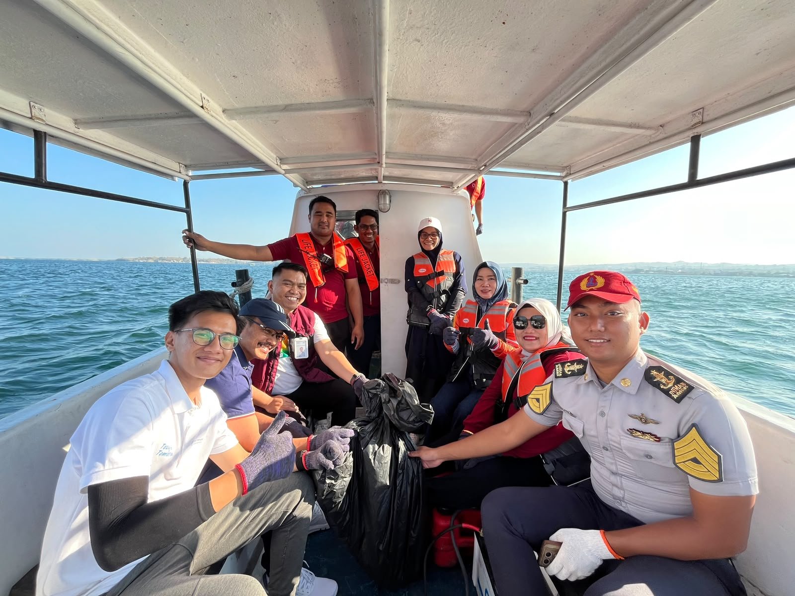 Semarak Hari Perhubungan Nasional 2026, PT Jasa Raharja (PERSERO) Cabang Parepare Ikut Berpartisipasi Dalam Kegiatan Bersih-Bersih Pantai Bersama KSOP Dan Stakeholder di Kota Parepare