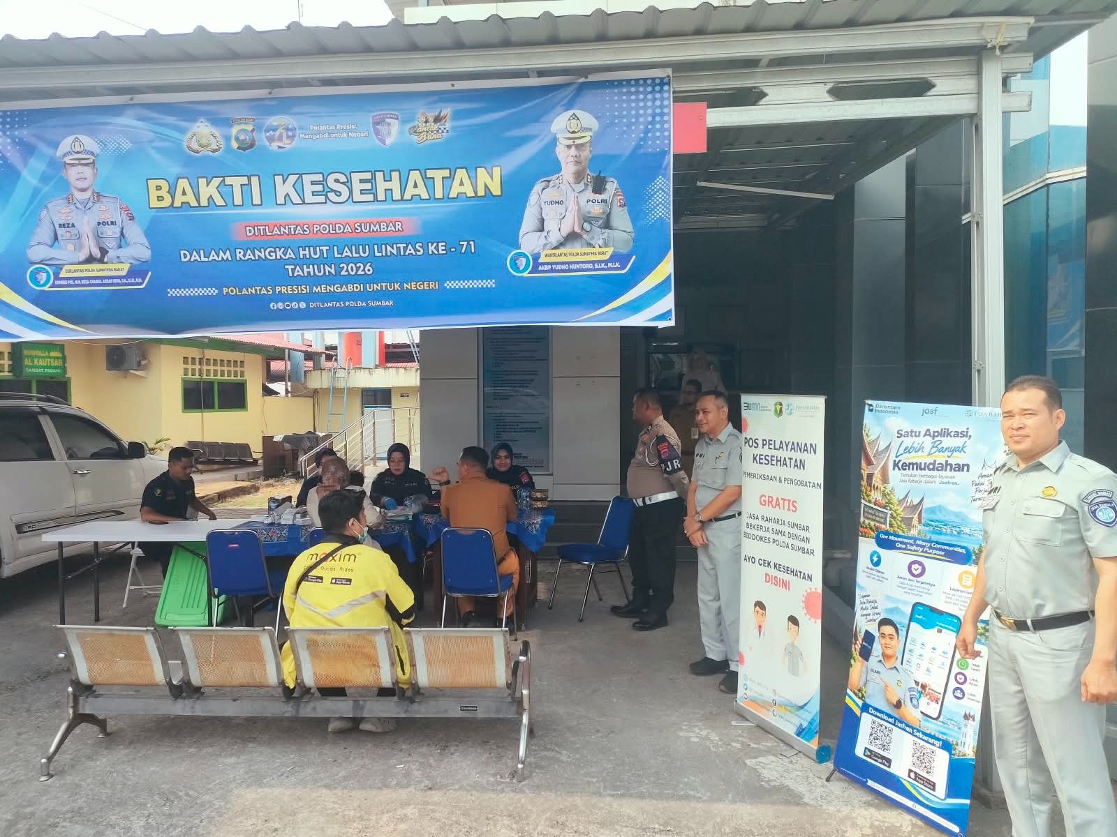Jasa Raharja Sumbar Bersama Ditlantas dan Bidokes Polda Sumbar Gelar Pelayanan Kesehatan Gratis di Samsat Padang