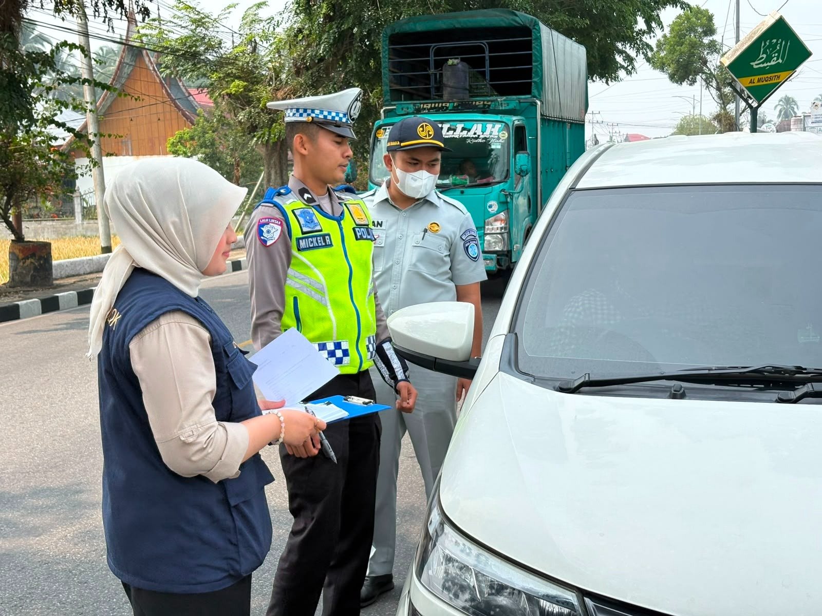 Jasa Raharja Sumbar Bersama Tim Samsat Kota Solok Gelar Operasi Gabungan di Jalan Raya Padang-Solok