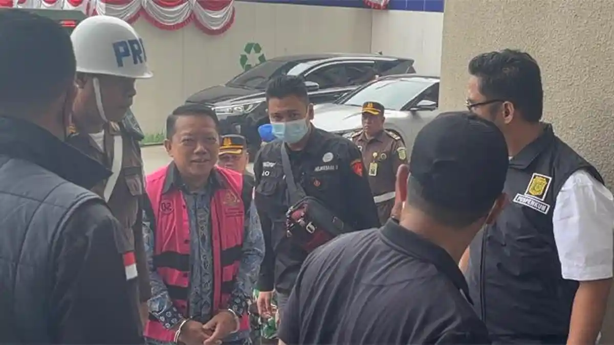 Febrie Adriansyah Hadiri Pemeriksaan Kejagung sebagai Tersangka Korupsi dan TPPU Febrie Adriansyah Hadiri Pemeriksaan Kejagung sebagai Tersangka Korupsi dan TPPU