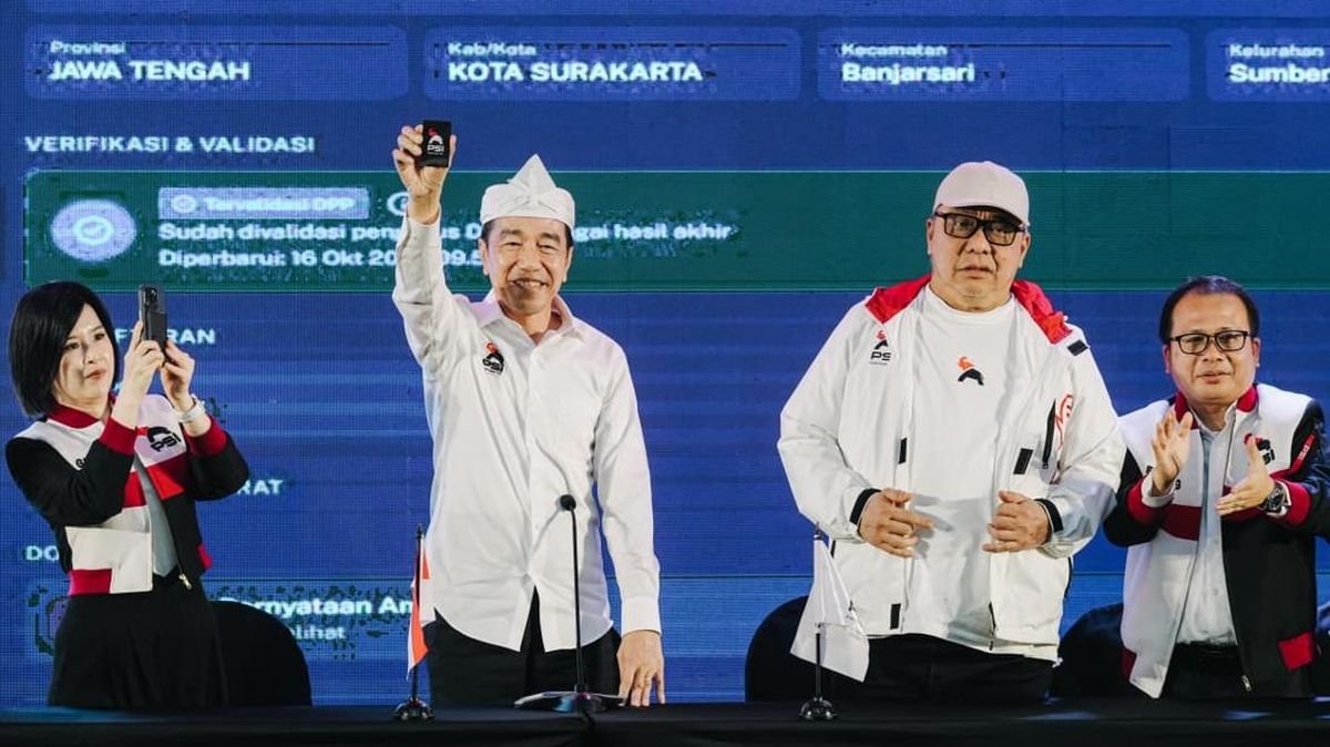 Jokowi Tunjukkan KTA PSI di Rakorda Bandung, Akui Sudah Jadi Kader Sejak 2025 Jokowi Tunjukkan KTA PSI di Rakorda Bandung, Akui Sudah Jadi Kader Sejak 2025