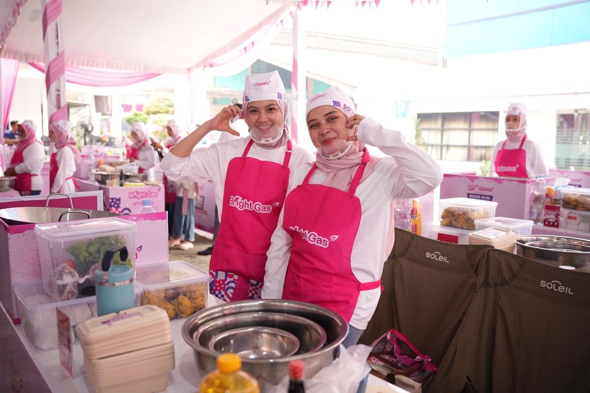 Pertamina Patra Niaga Bagikan 8.100 Porsi Makanan di Hari Pelanggan Nasional Pertamina Patra Niaga Bagikan 8.100 Porsi Makanan di Hari Pelanggan Nasional