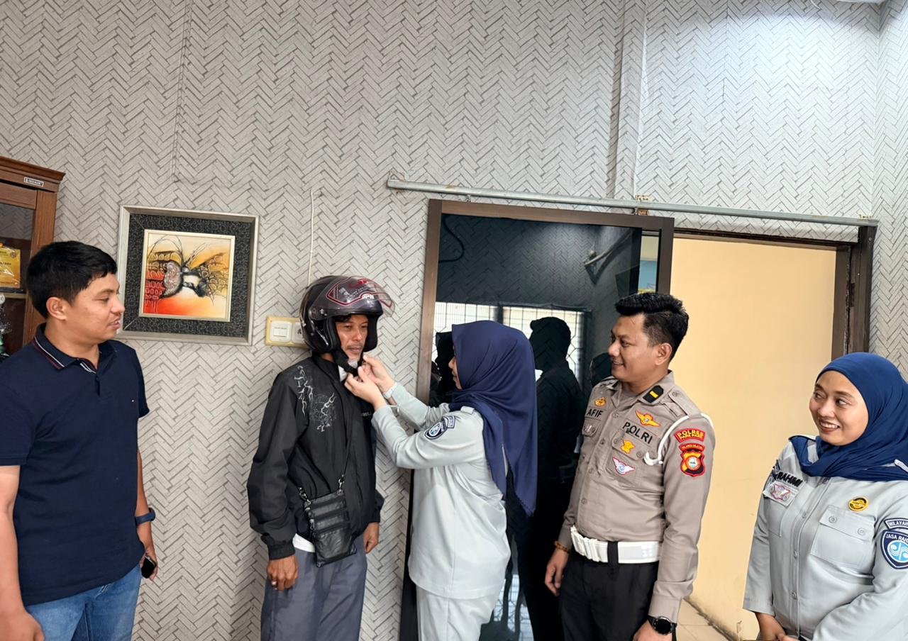 Bukan Sekadar Melayani, PT Jasa Raharja (Persero) Cabang Parepare Hadirkan Apresiasi dan Sentuhan Hati di Hari Pelanggan Nasional 2026 Bukan Sekadar Melayani, PT Jasa Raharja (Persero) Cabang Parepare Hadirkan Apresiasi dan Sentuhan Hati di Hari Pelanggan Nasional 2026