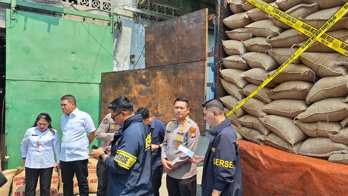 Polda Metro Jaya Bongkar Dugaan Penyelundupan 49,85 Ton Kacang Tanah Asal India Polda Metro Jaya Bongkar Dugaan Penyelundupan 49,85 Ton Kacang Tanah Asal India