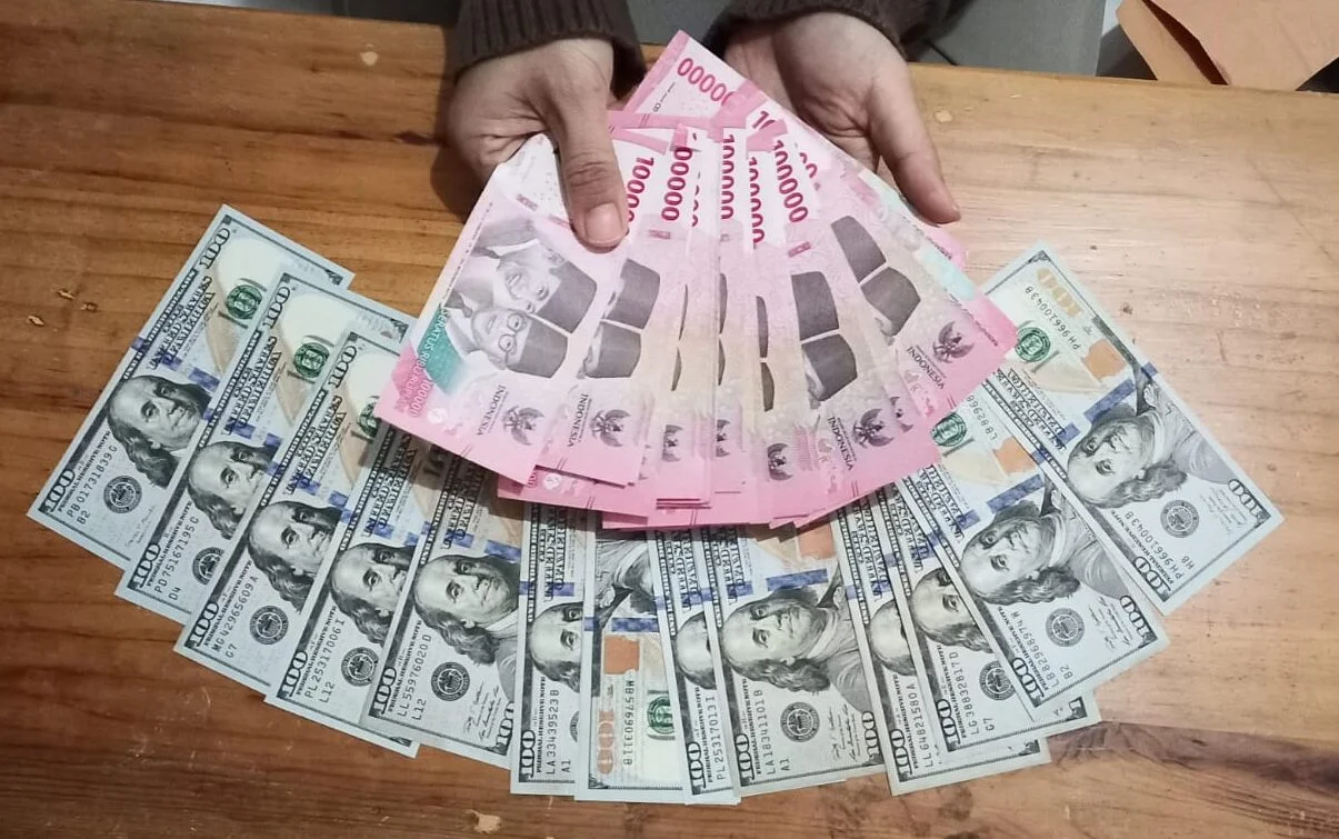 Rupiah Tertekan di 17.933, Pasar Antisipasi Kenaikan Suku Bunga The Fed
