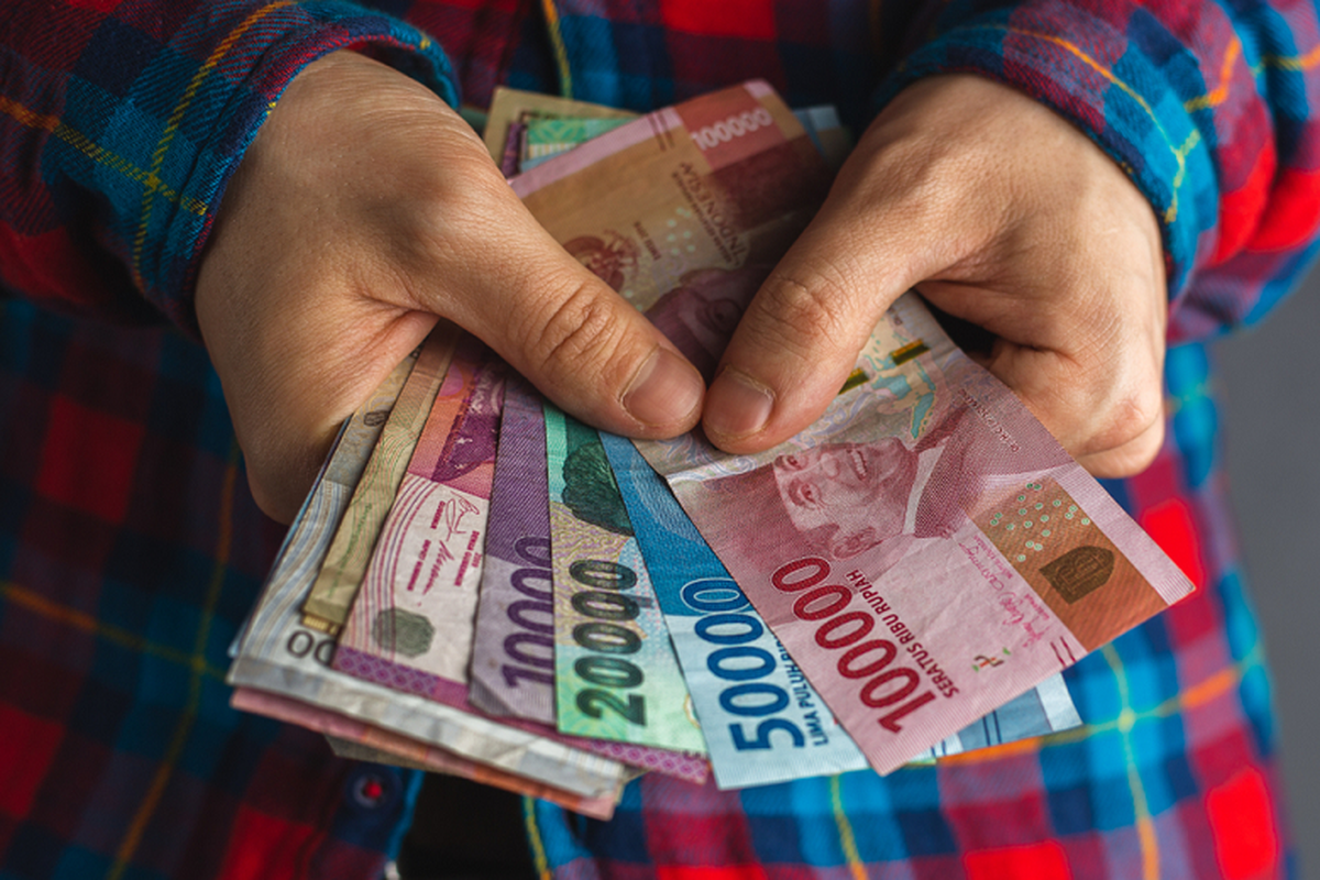 Rupiah Menguat 7 Poin Jadi Rp17.715 per Dolar AS Rupiah Menguat 7 Poin Jadi Rp17.715 per Dolar AS