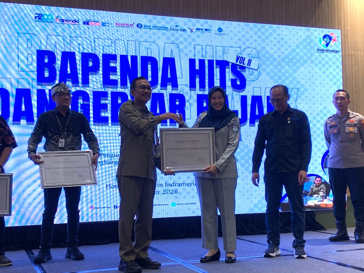 Jasa Raharja Indramayu Terima Penghargaan Dari bupati Indramayu Dalam Ajang Bapenda Hits Vol. II
