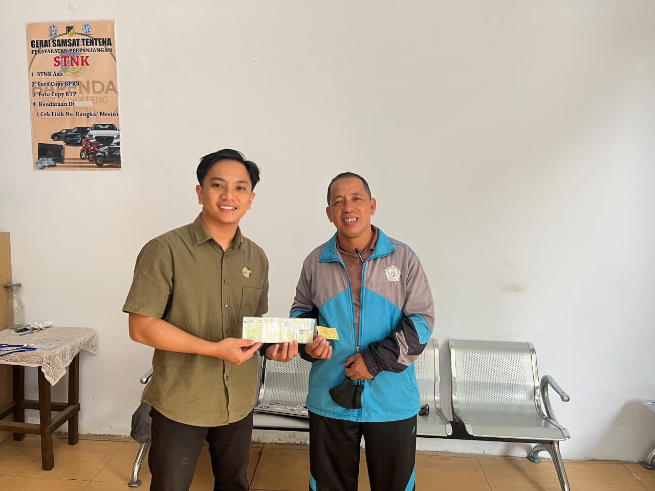 Jasa Raharja Dampingi Ahli Waris Korban Kecelakaan dalam Pengurusan Pajak Kendaraan di Gerai Samsat Tentena