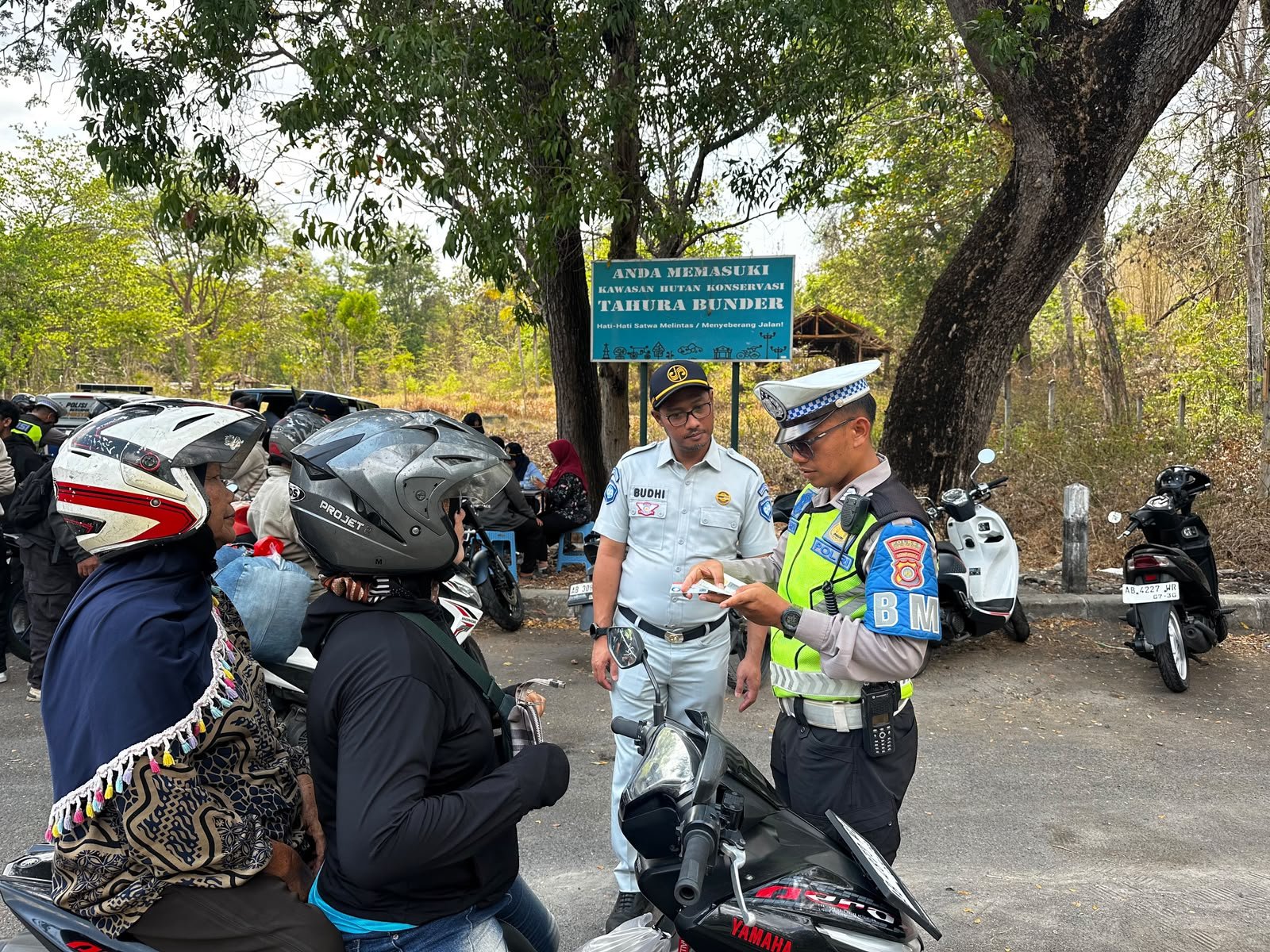 Jasa Raharja Bersinergi dalam Operasi Gabungan SIGAP untuk Tingkatkan Kepatuhan Pajak Kendaraan di Gunungkidul Jasa Raharja Bersinergi dalam Operasi Gabungan SIGAP untuk Tingkatkan Kepatuhan Pajak Kendaraan di Gunungkidul