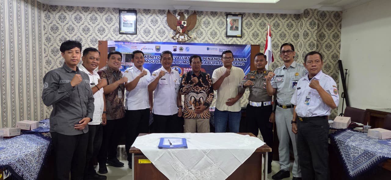 Tim Pembina Samsat Batang Perkuat Kemitraan dengan BUMDes melalui Evaluasi dan Penandatanganan Kerja Sama Tim Pembina Samsat Batang Perkuat Kemitraan dengan BUMDes melalui Evaluasi dan Penandatanganan Kerja Sama