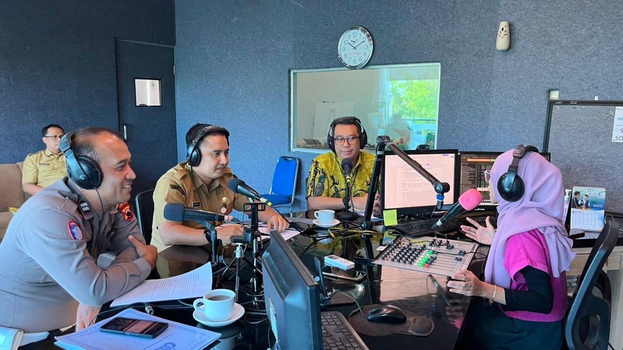 Jasa Raharja dan Tim Pembina Samsat Karanganyar Perluas Edukasi Jateng Bebas melalui Radio