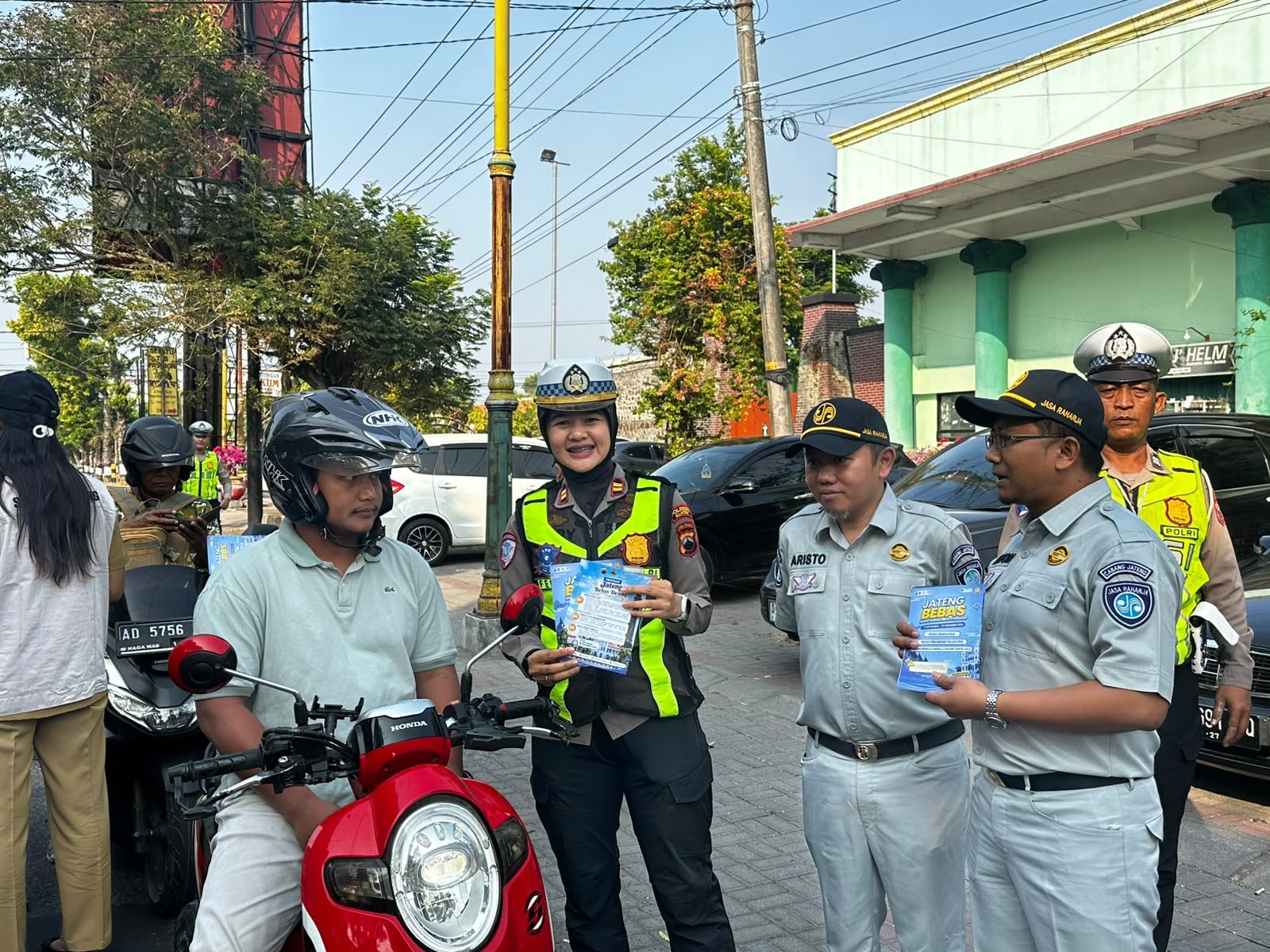 Tim Pembina Samsat Klaten Sosialisasikan Kepatuhan Pajak dan Program Bebas Denda kepada Masyarakat Tim Pembina Samsat Klaten Sosialisasikan Kepatuhan Pajak dan Program Bebas Denda kepada Masyarakat