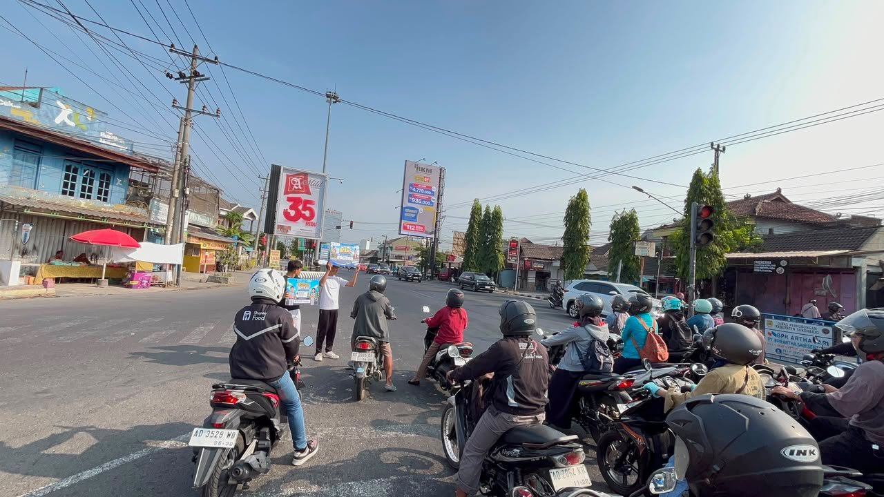 Jumat Berkah Jasa Raharja Sukoharjo Hadirkan Kepedulian Sosial sekaligus Perluas Informasi Program Jateng Bebas Sanksi Jumat Berkah Jasa Raharja Sukoharjo Hadirkan Kepedulian Sosial sekaligus Perluas Informasi Program Jateng Bebas Sanksi