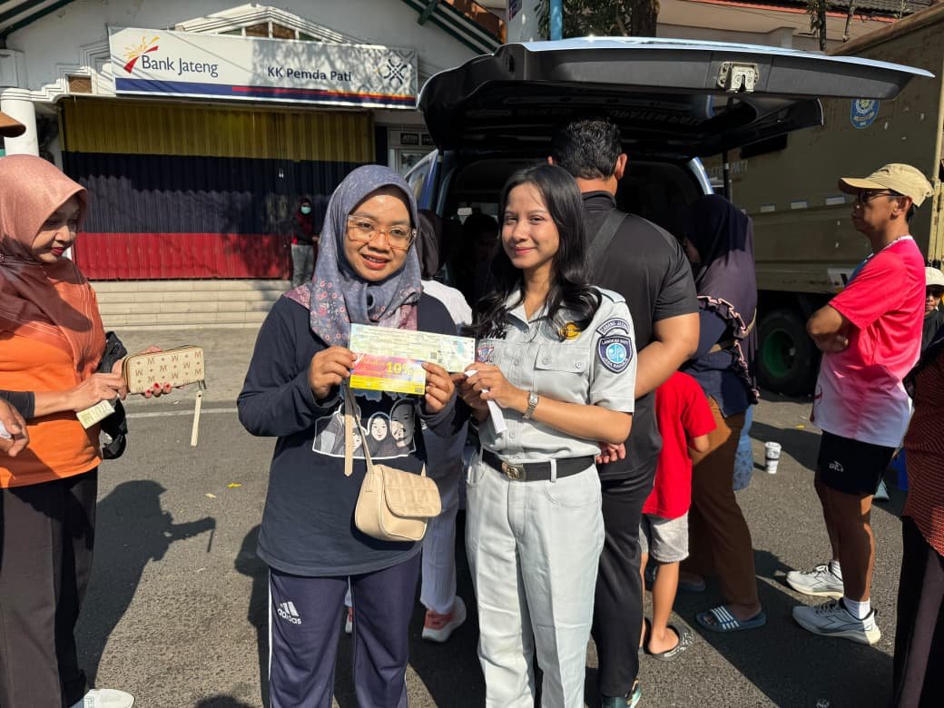 Samsat Pati Hadir di CFD, Dekatkan Layanan Samsat Keliling dan Sosialisasikan Program Jateng Bebas Samsat Pati Hadir di CFD, Dekatkan Layanan Samsat Keliling dan Sosialisasikan Program Jateng Bebas