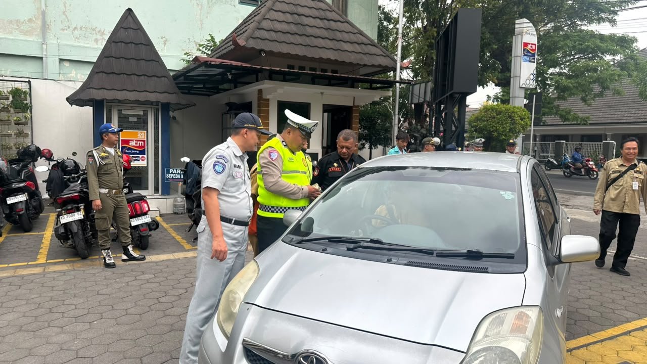 Tim Pembina Samsat Surakarta Perkuat Kepatuhan Pajak dan Budaya Tertib Berlalu Lintas melalui Gadis Pantura di Dinas Pendidikan Tim Pembina Samsat Surakarta Perkuat Kepatuhan Pajak dan Budaya Tertib Berlalu Lintas melalui Gadis Pantura di Dinas Pendidikan