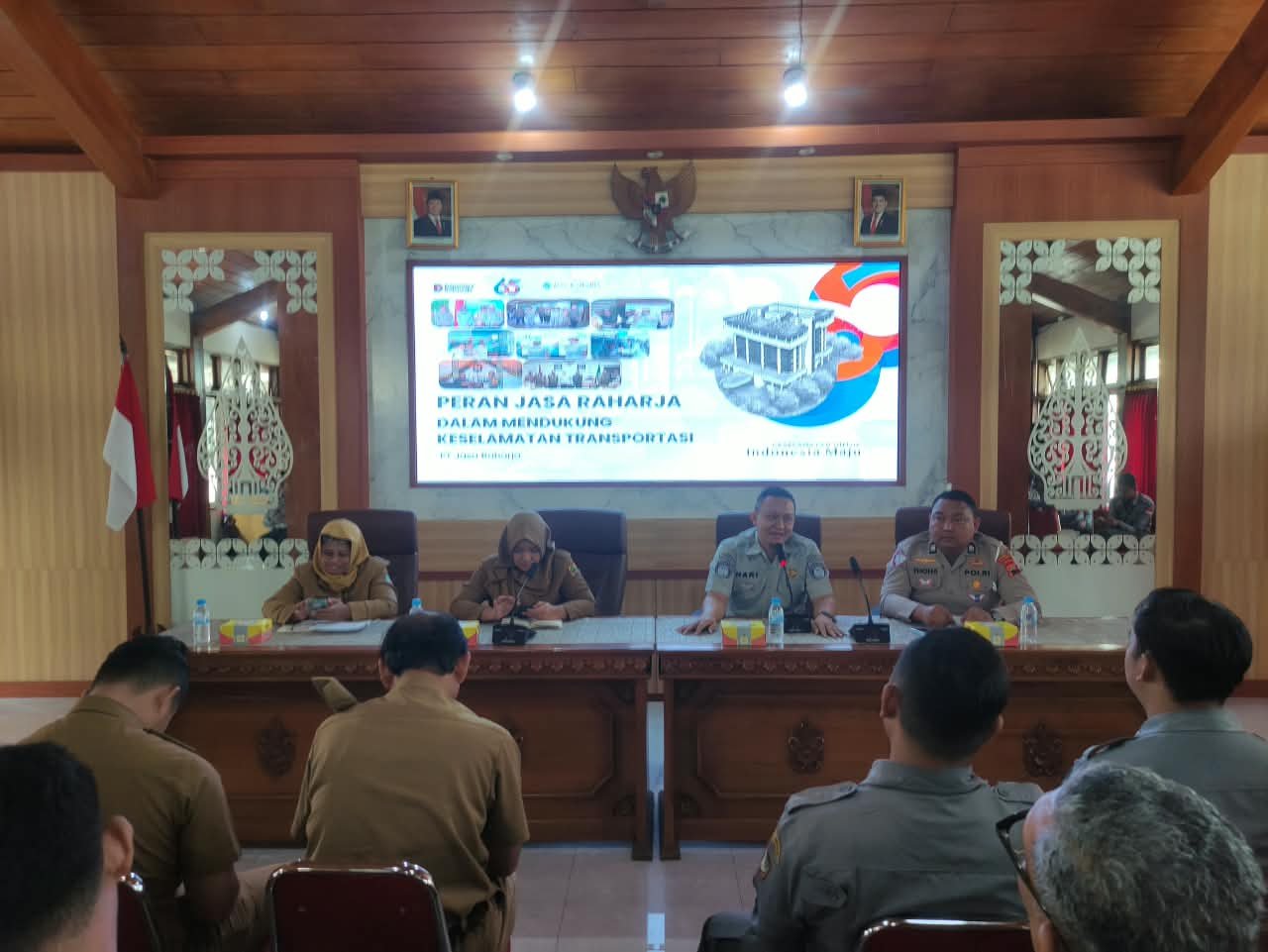 Tim Pembina Samsat Surakarta Sosialisasikan Program Jateng Bebas Denda, Pajak Progresif dan Keselamatan Lalu Lintas di Kecamatan Banjarsari Tim Pembina Samsat Surakarta Sosialisasikan Program Jateng Bebas Denda, Pajak Progresif dan Keselamatan Lalu Lintas di Kecamatan Banjarsari