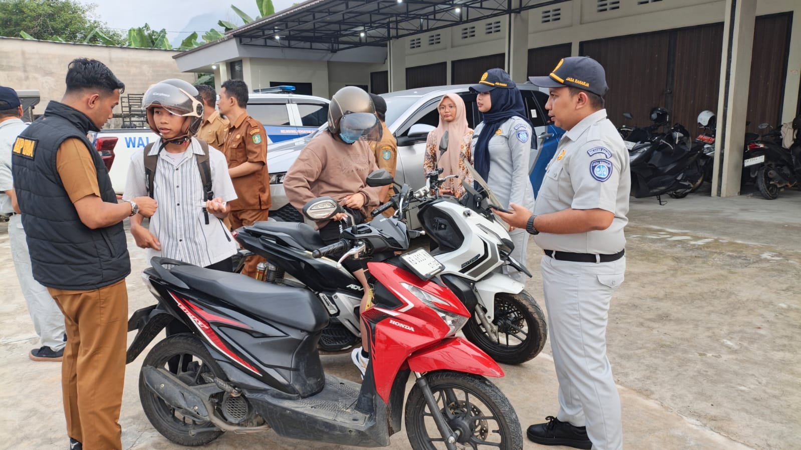 Lewat Operasi Gabungan, Jasa Raharja Singkawang Ajak Warga Tertib Pajak dan Berlalu Lintas Lewat Operasi Gabungan, Jasa Raharja Singkawang Ajak Warga Tertib Pajak dan Berlalu Lintas