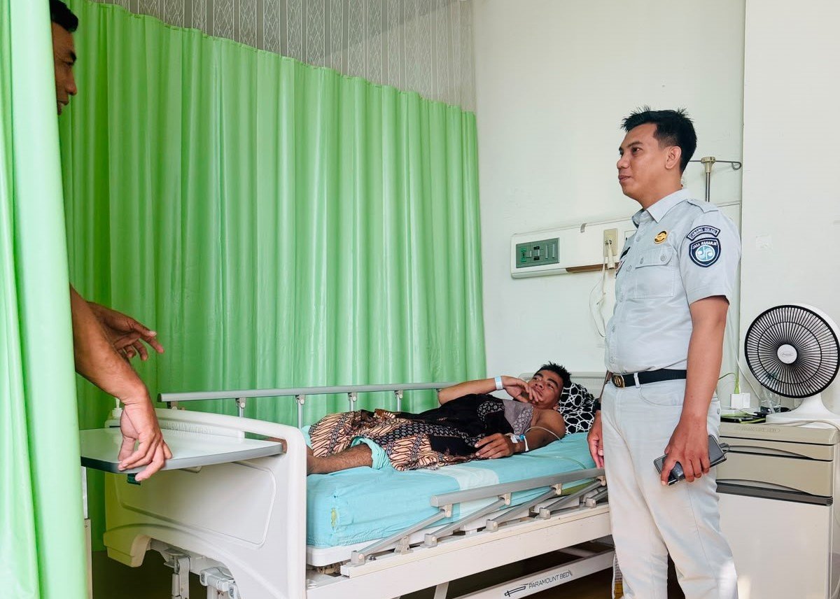 Jasa Raharja Sulsel Kunjungi Korban Kecelakaan Lalu Lintas di RS Ibnu Sina Makassar Jasa Raharja Sulsel Kunjungi Korban Kecelakaan Lalu Lintas di RS Ibnu Sina Makassar
