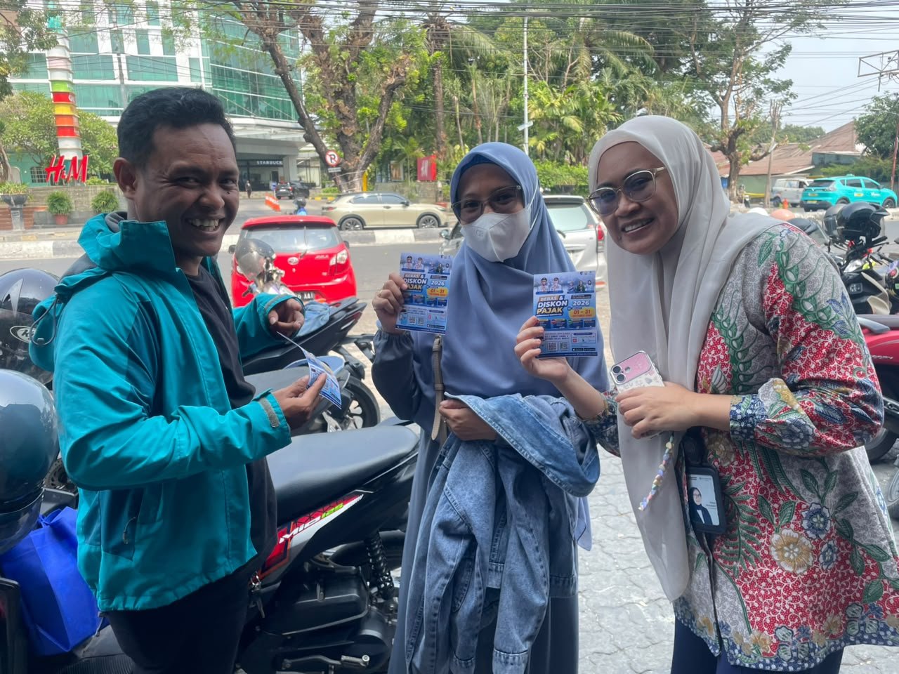 Sisa 4 Hari Lagi! Masyarakat Sulsel Diimbau Manfaatkan Pemutihan Denda dan Diskon Pajak Kendaraan Sisa 4 Hari Lagi! Masyarakat Sulsel Diimbau Manfaatkan Pemutihan Denda dan Diskon Pajak Kendaraan