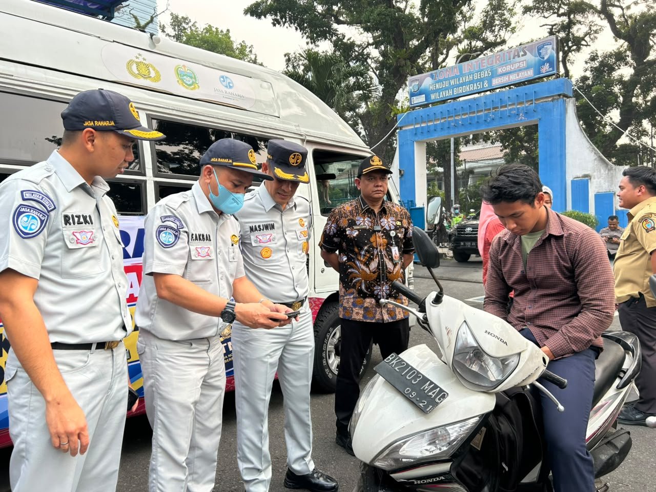 Jasa Raharja Bersama Tim Pembina Samsat Sumut Gelar Operasi Gabungan Sadar Pajak Serentak di 33 Kabupaten/Kota