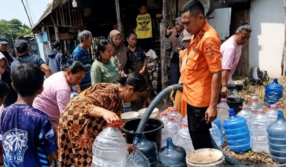 BPBD Jabar Salurkan Lebih dari 40 Juta Liter Air Bersih untuk Warga Terdampak Kekeringan BPBD Jabar Salurkan Lebih dari 40 Juta Liter Air Bersih untuk Warga Terdampak Kekeringan