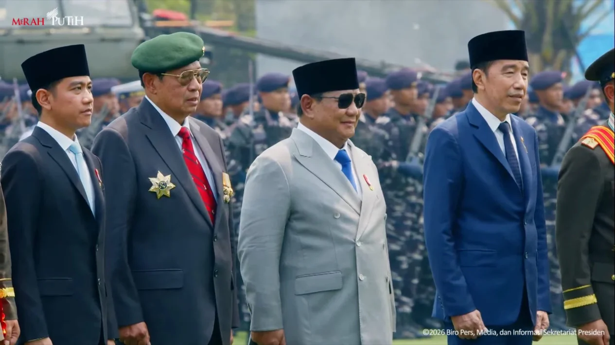 Jokowi dan SBY Hadiri Upacara HUT ke-81 TNI di Mabes TNI Jokowi dan SBY Hadiri Upacara HUT ke-81 TNI di Mabes TNI